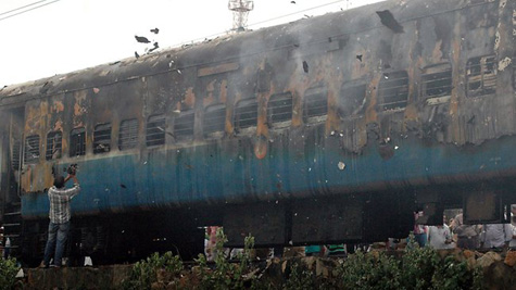 Hiện trường một vụ cháy tàu hỏa ở Ấn Độ